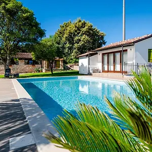 https://villa-antica-rovinj.in-istria.net