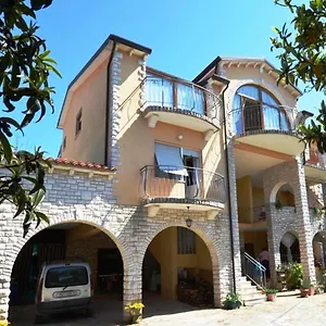 https://renata-mare-apartments.in-istria.net